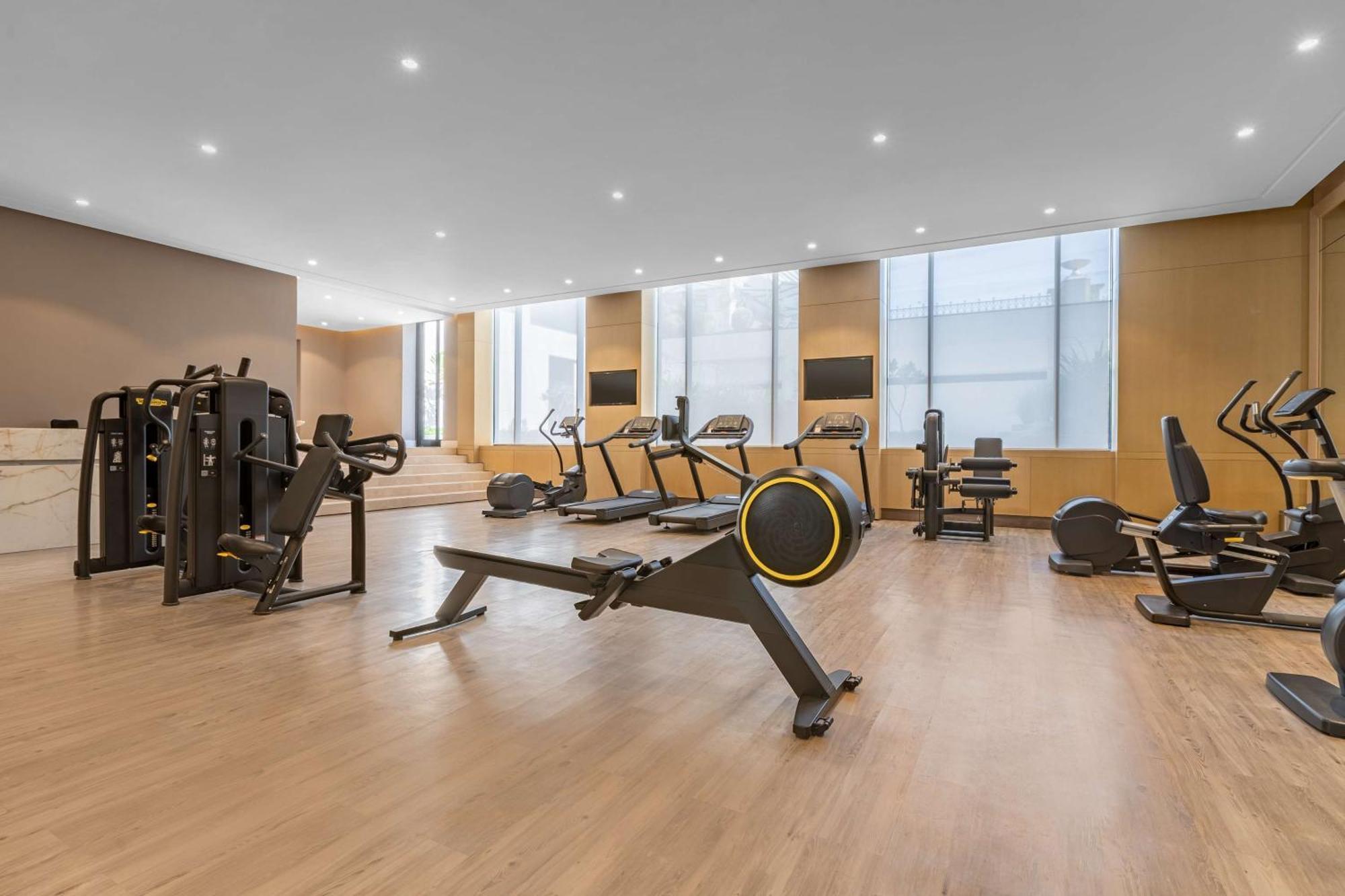 Mansard Riyadh, A Radisson Collection Hotel Kültér fotó The gym at the hotel