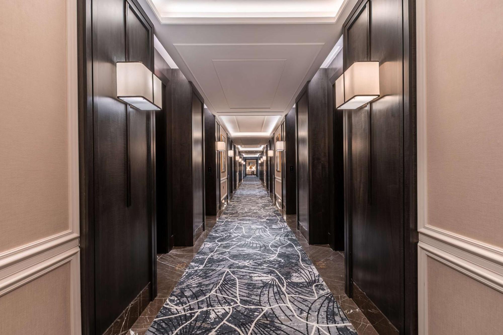 Mansard Riyadh, A Radisson Collection Hotel Kültér fotó A corridor