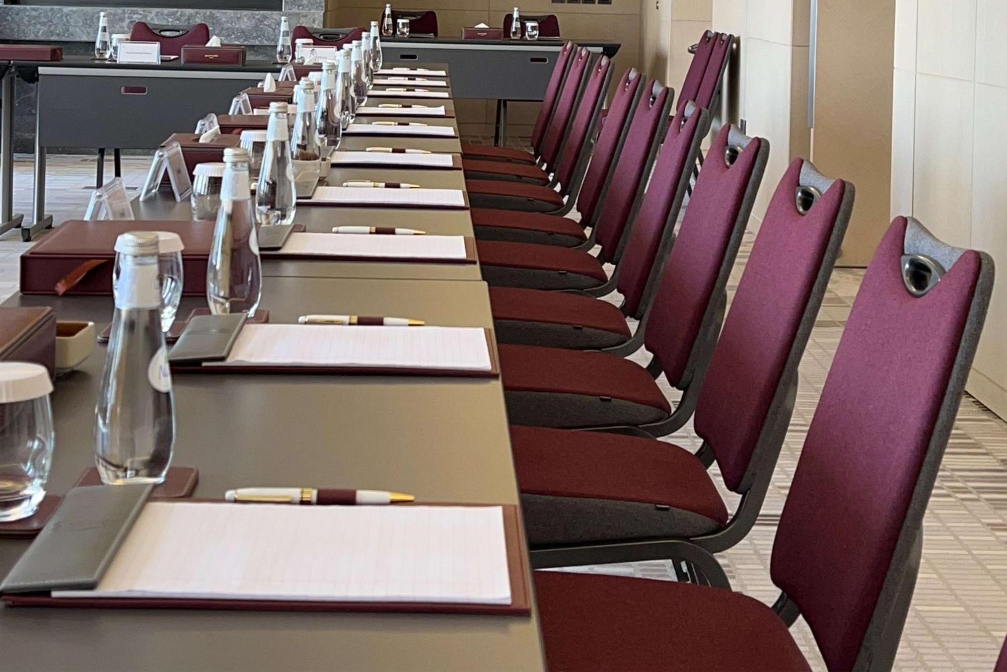 Mansard Riyadh, A Radisson Collection Hotel Kültér fotó A meeting room