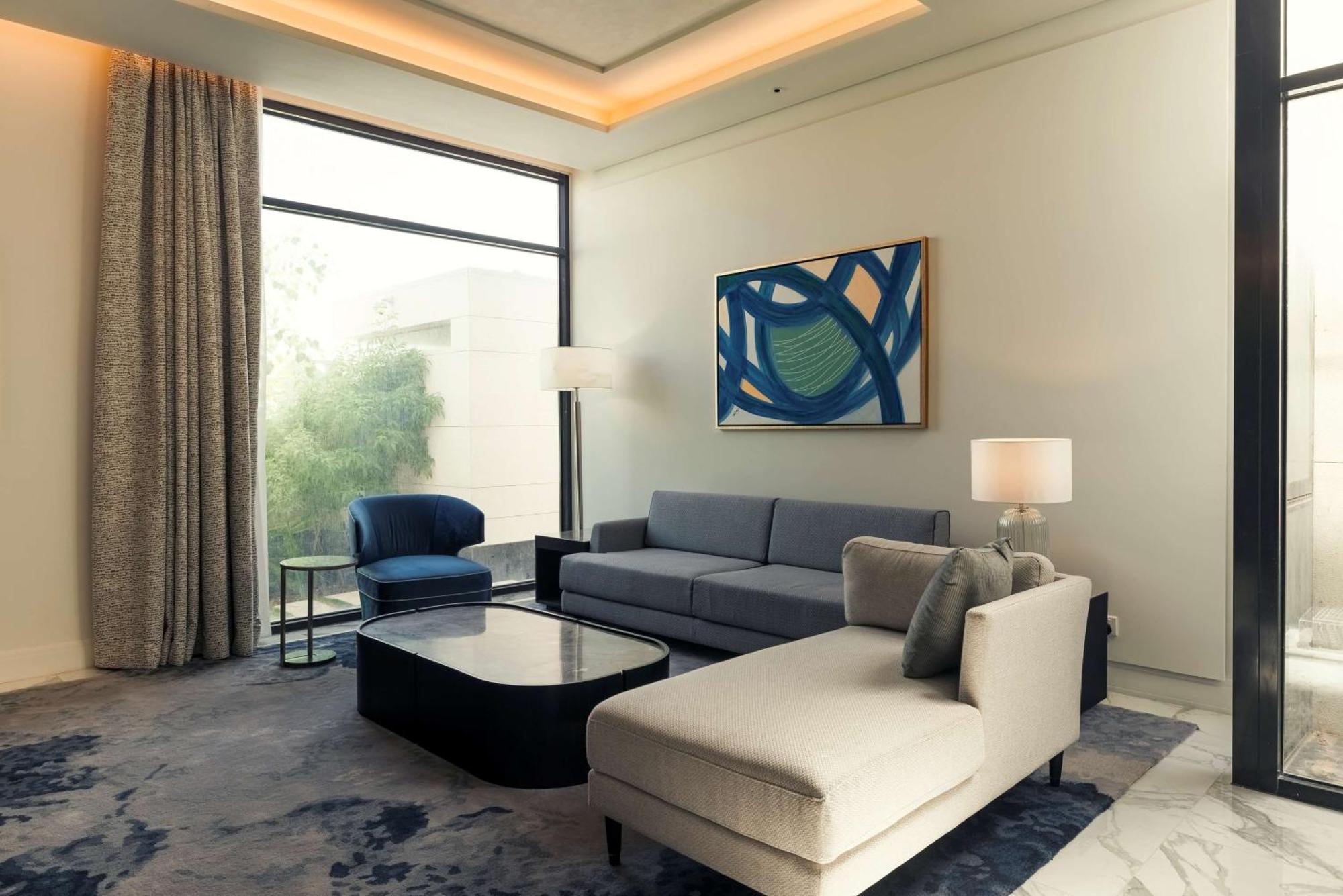 Mansard Riyadh, A Radisson Collection Hotel Kültér fotó A living room at the hotel